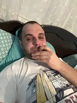 Snapshot of LaBuBupara chatting on February 2026 07:32:02 PM LaBuBupara online show from February 2026 07:32:02 PM