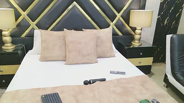 Snapshot of AmberHundson chatting on February 2026 07:26:01 PM AmberHundson online show from February 2026 07:26:01 PM