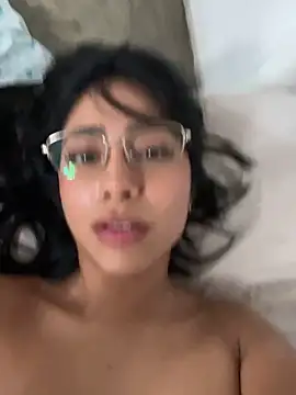 Snapshot of Linarodri chatting on May 2026 09:00:02 PM Linarodri online show from May 2026 09:00:02 PM