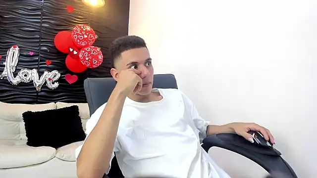 dominicjonnes online show from March 2026 08:35:02 PM