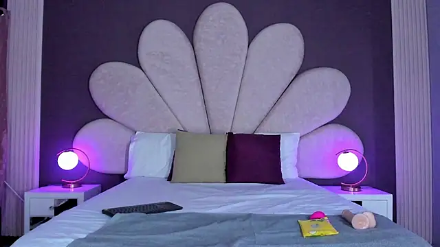 Snapshot of EmiilyRousee chatting on March 2026 01:54:02 AM EmiilyRousee online show from March 2026 01:54:02 AM