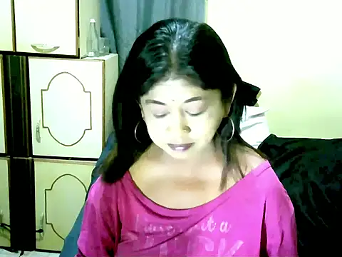 Snapshot of IndianPleasures21 chatting on June 2026 04:10:02 AM IndianPleasures21 online show from June 2026 04:10:02 AM