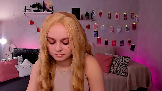 Snapshot of VivienAllen chatting on February 2026 04:24:01 AM VivienAllen online show from February 2026 04:24:01 AM