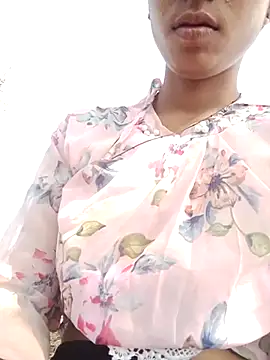 Snapshot of wifedesi7050 chatting on April 2026 04:32:01 AM wifedesi7050 online show from April 2026 04:32:01 AM