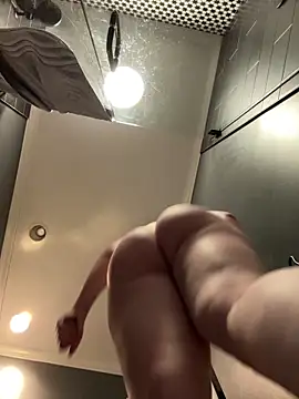 vampboytoy online show from April 2026 07:51:02 PM