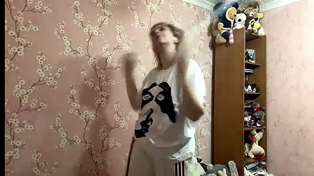 LiraDreamX online show from April 2026 03:21:02 PM