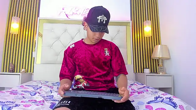 Snapshot of Axel_Monroe chatting on February 2026 06:19:01 PM Axel Monroe online show from February 2026 06:19:01 PM