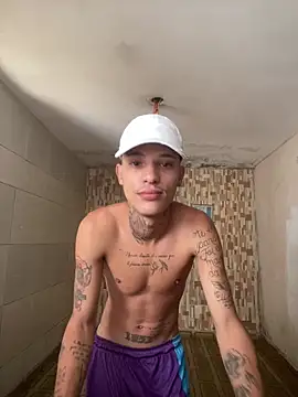 Leaohennr online show from February 2026 06:30:01 PM