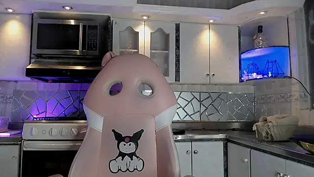 CrisOzzz online show from March 2026 06:03:02 PM