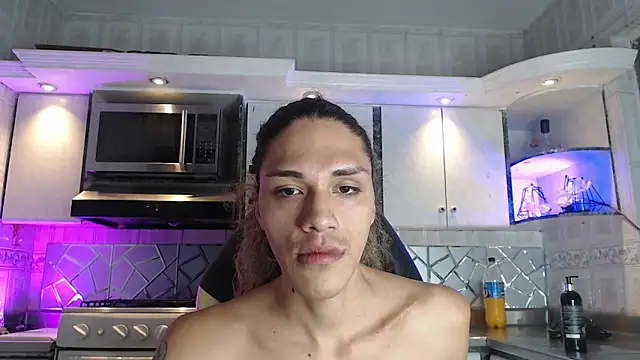 CrisOzzz online show from April 2026 06:35:01 PM