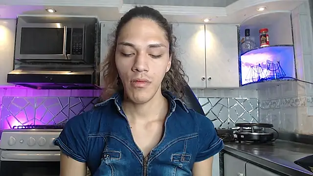 CrisOzzz online show from April 2026 05:32:02 PM