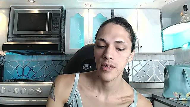 CrisOzzz online show from May 2026 05:21:02 PM