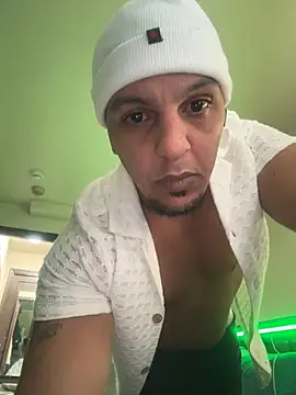 Snapshot of Luyandowt chatting on February 2026 09:14:02 PM Luyandowt online show from February 2026 09:14:02 PM