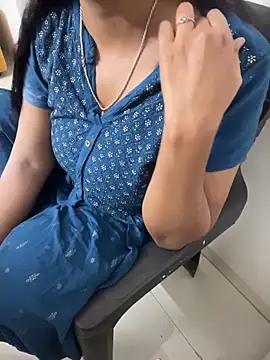 Snapshot of Queenlipx chatting on February 2026 08:09:02 PM Queenlipx online show from February 2026 08:09:02 PM