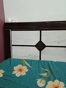 Queenlipx online show from March 2026 05:01:02 PM