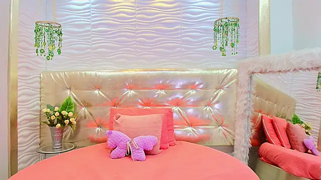 kiara mils online show from February 2026 12:15:02 PM