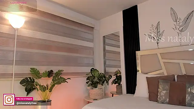 missnataly online show from April 2026 10:32:01 PM