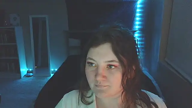 Snapshot of VelvetVixenXOX chatting on February 2026 03:51:02 AM VelvetVixenXOX online show from February 2026 03:51:02 AM