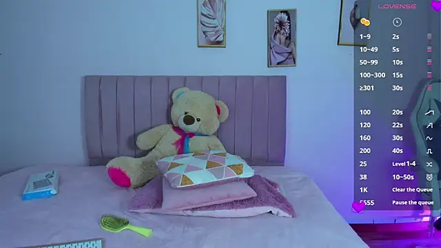 Zoow bluussh online show from March 2026 12:11:01 PM