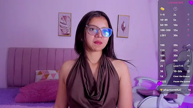 Zoow bluussh online show from April 2026 12:03:02 PM