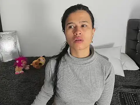 LatinaQueen23 online show from March 2026 01:44:01 PM