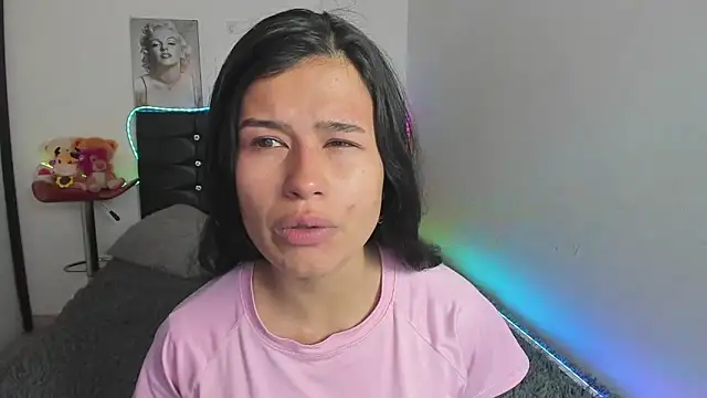 LatinaQueen23 online show from May 2026 03:39:02 PM