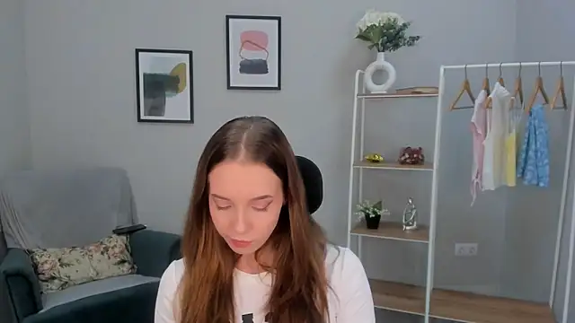 Nina Crown online show from March 2026 01:26:02 PM