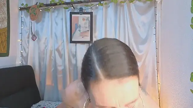 LeanaMaturee online show from April 2026 12:02:01 PM