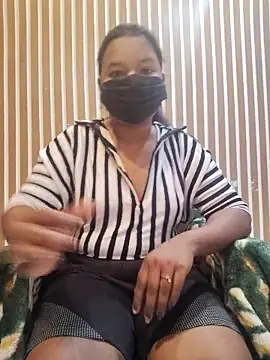 Snapshot of Cutie_bae011 chatting on February 2026 05:56:01 PM Cutie bae011 online show from February 2026 05:56:01 PM