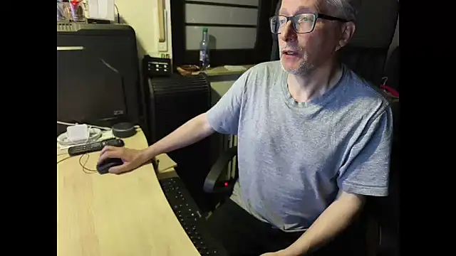 Snapshot of loenne1 chatting on March 2026 09:47:02 PM loenne1 online show from March 2026 09:47:02 PM