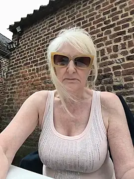 Heidiblueeyes online show from May 2026 11:17:02 AM