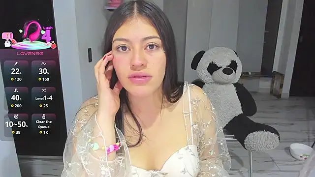 Snapshot of LovelyLoren333 chatting on February 2026 02:10:01 AM LovelyLoren333 online show from February 2026 02:10:01 AM