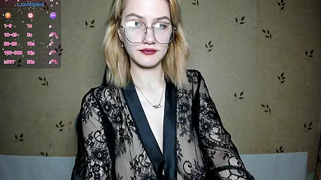 NicoleDaviss online show from July 2026 07:20:01 PM