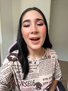 Snapshot of isa_hil chatting on June 2026 03:50:01 PM isa hil online show from June 2026 03:50:01 PM