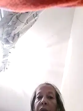 Gatitamiau40 online show from April 2026 06:23:02 PM