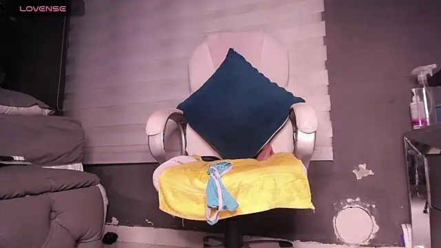 dirty 27cms online show from October 2025 12:53:01 AM