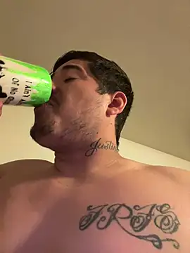 Snapshot of Sweetdickwill chatting on February 2026 03:05:02 AM Sweetdickwill online show from February 2026 03:05:02 AM