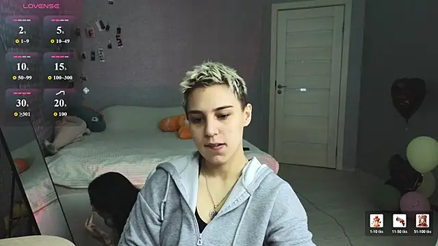 LuxuryLoverss online show from April 2026 11:09:01 AM