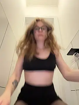 Dipamelly online show from May 2026 02:51:02 AM