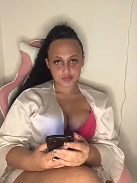 Snapshot of mayawesttt chatting on February 2026 05:32:01 PM mayawesttt online show from February 2026 05:32:01 PM