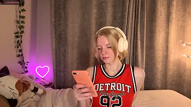 Snapshot of Marry_Sornatiko chatting on May 2026 06:26:02 PM Marry Sornatiko online show from May 2026 06:26:02 PM