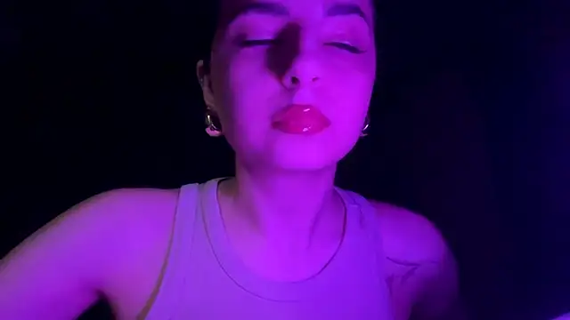 Snapshot of DellaWarters chatting on February 2026 04:40:01 PM DellaWarters online show from February 2026 04:40:01 PM