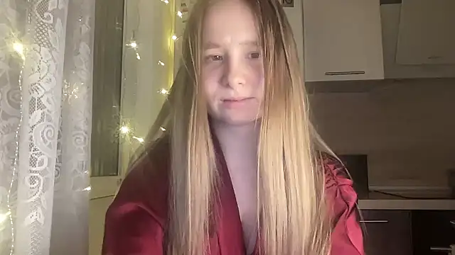 cutefoxieee online show from April 2026 08:43:02 PM