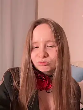 cutefoxieee online show from April 2026 09:32:02 PM