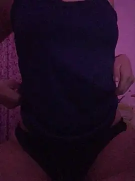 Snapshot of eemilyy22 chatting on February 2026 02:54:01 AM eemilyy22 online show from February 2026 02:54:01 AM