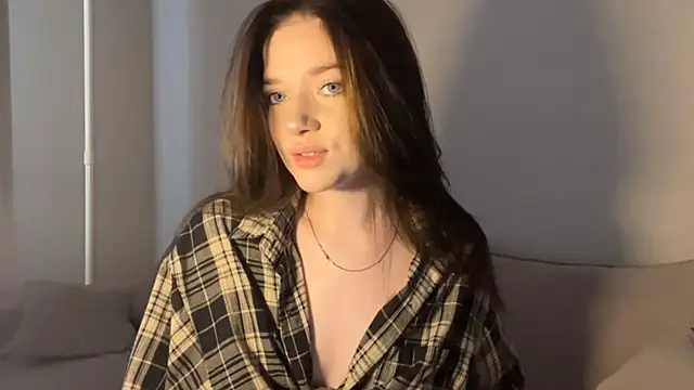 Snapshot of LiraVanta chatting on February 2026 08:35:02 AM LiraVanta online show from February 2026 08:35:02 AM