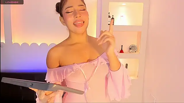Holy Lux online show from May 2026 02:33:01 PM