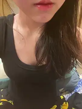 Snapshot of Sullys_ chatting on July 2026 09:41:01 AM Sullys online show from July 2026 09:41:01 AM