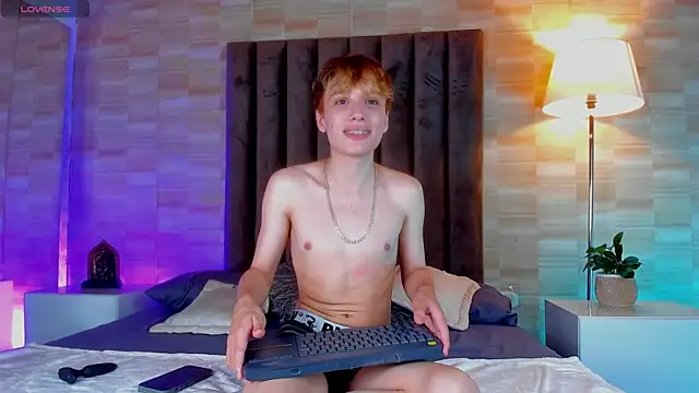 Isaac Grey online show from April 2026 08:06:02 PM