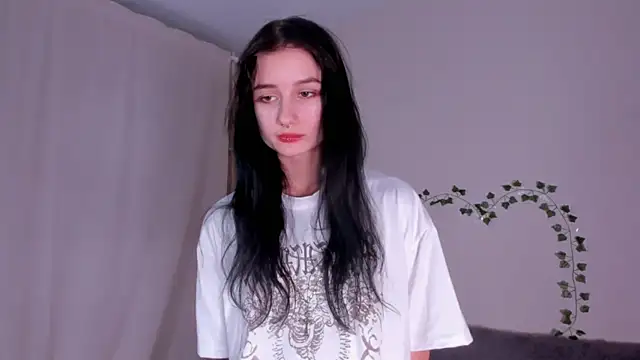 kira montelle online show from February 2026 03:00:01 PM